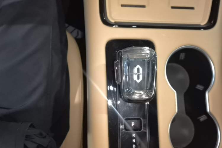 Used Hima AITO M5 2024 Extended-Range Max RS Four-Wheel Drive Advanced Intelligent Driving Version Gear Lever