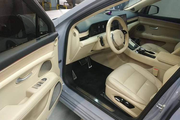 Used Hima AITO M5 2024 Extended-Range Max RS Four-Wheel Drive Advanced Intelligent Driving Version Interior 3