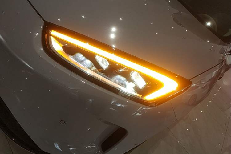 Used Hima AITO M5 2024 Extended-Range Max RS Four-Wheel Drive Advanced Intelligent Driving Version Left Front Headlight