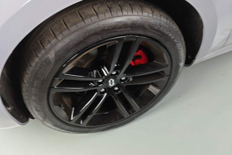 Used Hima AITO M5 2024 Extended-Range Max RS Four-Wheel Drive Advanced Intelligent Driving Version Left Front Wheel Hub