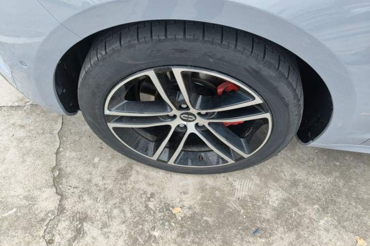 Used Hima AITO M5 2024 Extended-Range Max Rear-Wheel Drive Advanced Intelligent Driving Version Left Front Wheel Hub