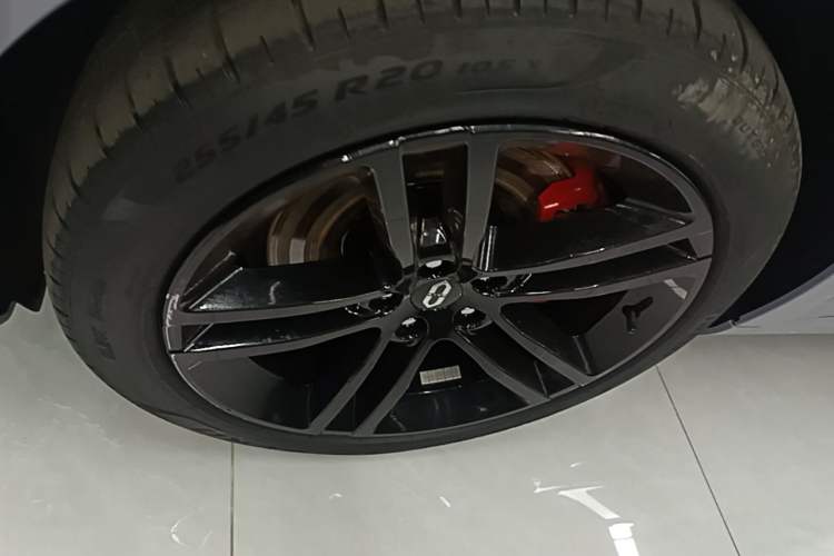 Used Hima AITO M5 2024 Extended-Range Max RS Four-Wheel Drive Advanced Intelligent Driving Version Left Front Wheel Hub