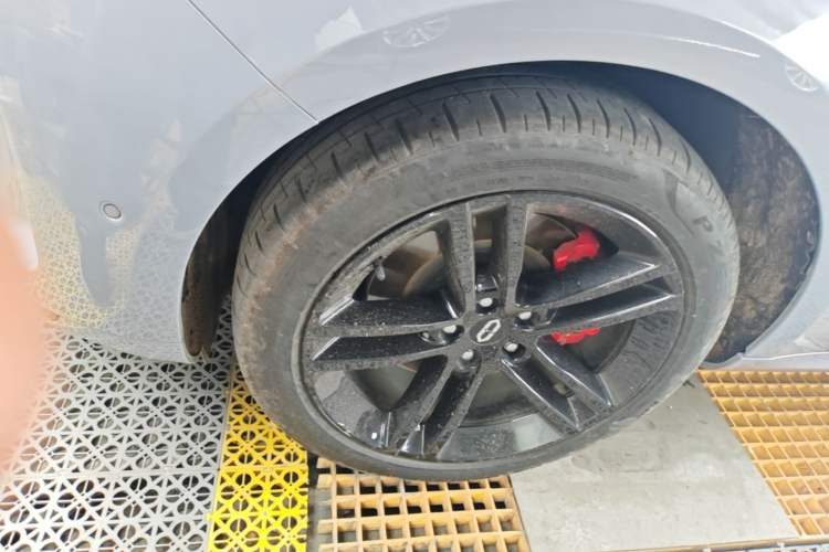 Used Hima AITO M5 2024 Extended-Range Max RS Four-Wheel Drive Advanced Intelligent Driving Version Left Front Wheel Hub