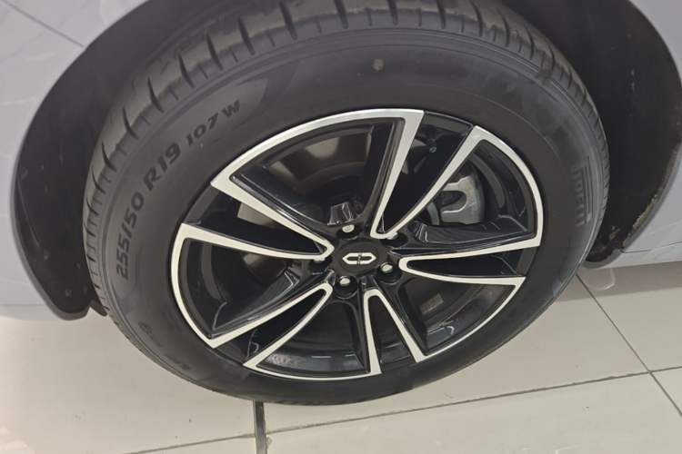 Used Hima AITO M5 2024 Extended-Range Max Rear-Wheel Drive Advanced Intelligent Driving Version Left Front Wheel Hub