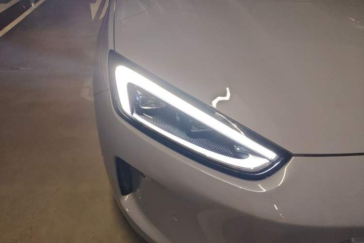 Used Hima AITO M5 2024 Extended-Range Max RS Four-Wheel Drive Advanced Intelligent Driving Version Right Front Headlight