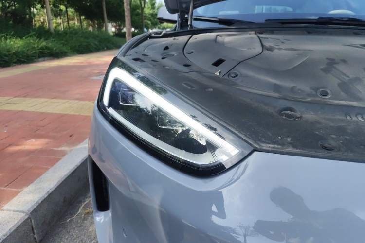 Used Hima AITO M5 2024 Extended-Range Max RS Four-Wheel Drive Advanced Intelligent Driving Version Right Front Headlight