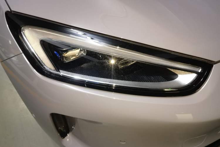 Used Hima AITO M5 2024 Extended-Range Max RS Four-Wheel Drive Advanced Intelligent Driving Version Right Front Headlight