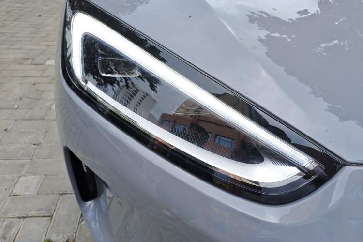 Used Hima AITO M5 2024 All-Electric Max Rear-Drive Advanced Intelligent Driving Version Right Front Headlight