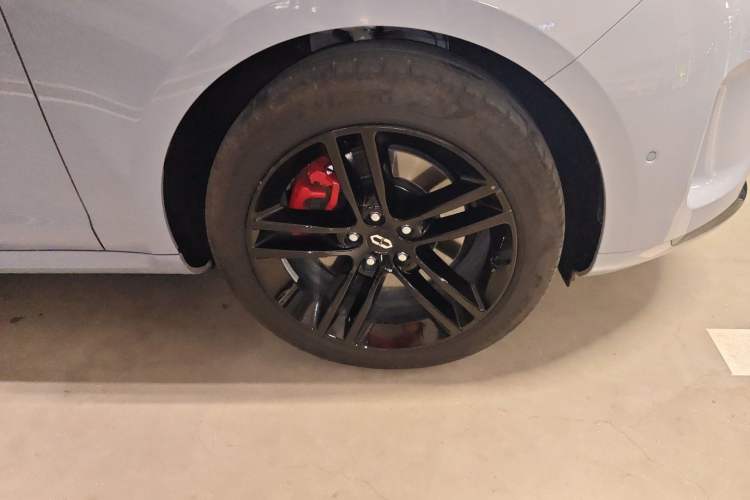 Used Hima AITO M5 2024 Extended-Range Max RS Four-Wheel Drive Advanced Intelligent Driving Version Right Front Wheel Hub