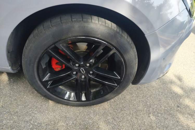 Used Hima AITO M5 2024 Extended-Range Max RS Four-Wheel Drive Advanced Intelligent Driving Version Right Front Wheel Hub