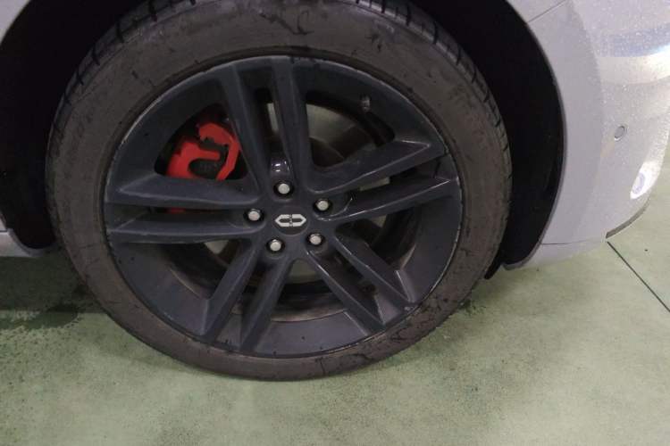 Used Hima AITO M5 2024 Extended-Range Max RS Four-Wheel Drive Advanced Intelligent Driving Version Right Front Wheel Hub