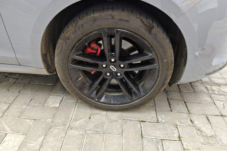 Used Hima AITO M5 2024 All-Electric Max Rear-Drive Advanced Intelligent Driving Version Right Front Wheel Hub