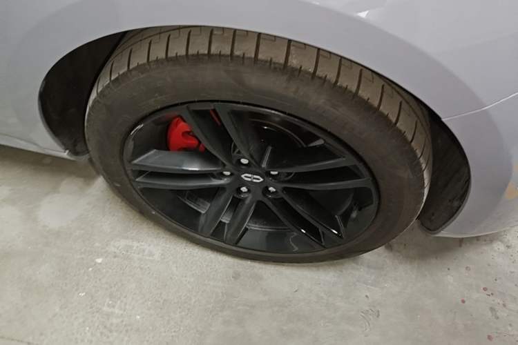 Used Hima AITO M5 2024 Extended-Range Max RS Four-Wheel Drive Advanced Intelligent Driving Version Right Front Wheel Hub