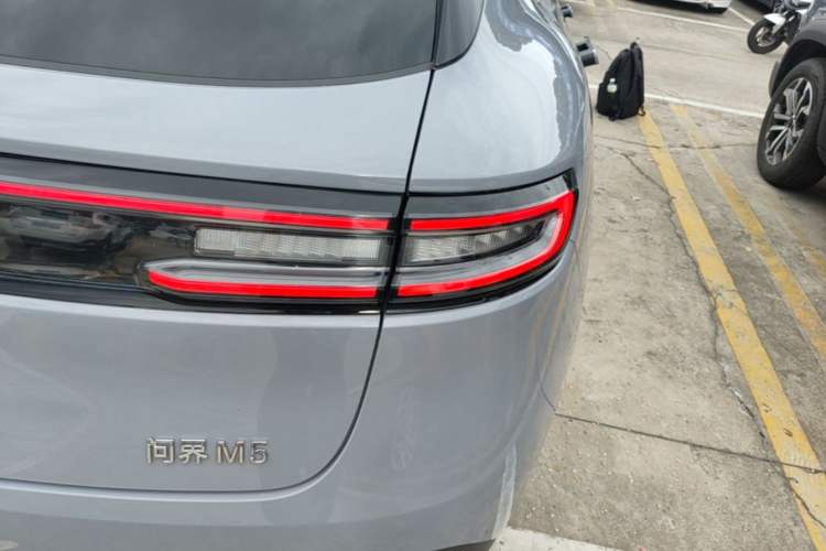 Used Hima AITO M5 2024 Extended-Range Max Rear-Wheel Drive Advanced Intelligent Driving Version Right Rear Taillight