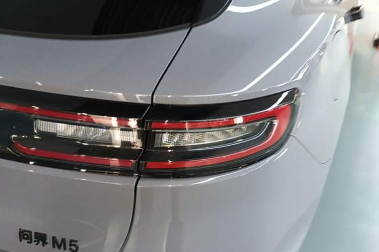 Used Hima AITO M5 2024 Extended-Range Max RS Four-Wheel Drive Advanced Intelligent Driving Version Right Rear Taillight