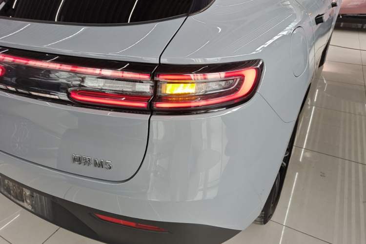 Used Hima AITO M5 2024 Extended-Range Max Rear-Wheel Drive Advanced Intelligent Driving Version Right Rear Taillight