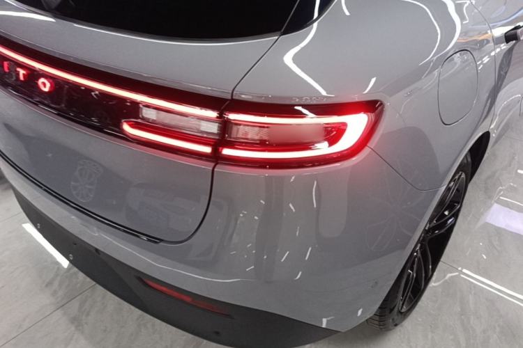 Used Hima AITO M5 2024 Extended-Range Max RS Four-Wheel Drive Advanced Intelligent Driving Version Right Rear Taillight