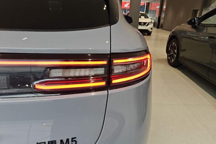 Used Hima AITO M5 2024 Extended-Range Max RS Four-Wheel Drive Advanced Intelligent Driving Version Right Rear Taillight