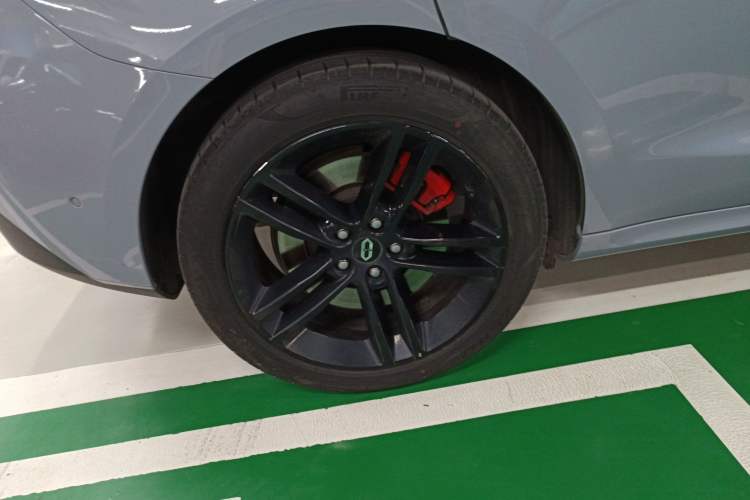 Used Hima AITO M5 2024 Extended-Range Max RS Four-Wheel Drive Advanced Intelligent Driving Version Right Rear Wheel Hub