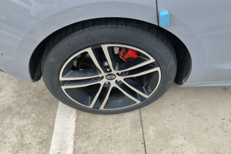 Used Hima AITO M5 2024 Extended-Range Max Rear-Wheel Drive Advanced Intelligent Driving Version Right Rear Wheel Hub