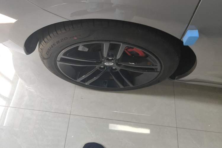 Used Hima AITO M5 2024 Extended-Range Max RS Four-Wheel Drive Advanced Intelligent Driving Version Right Rear Wheel Hub