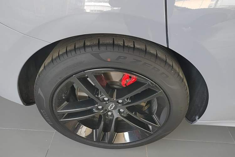 Used Hima AITO M5 2024 Extended-Range Max RS Four-Wheel Drive Advanced Intelligent Driving Version Right Rear Wheel Hub