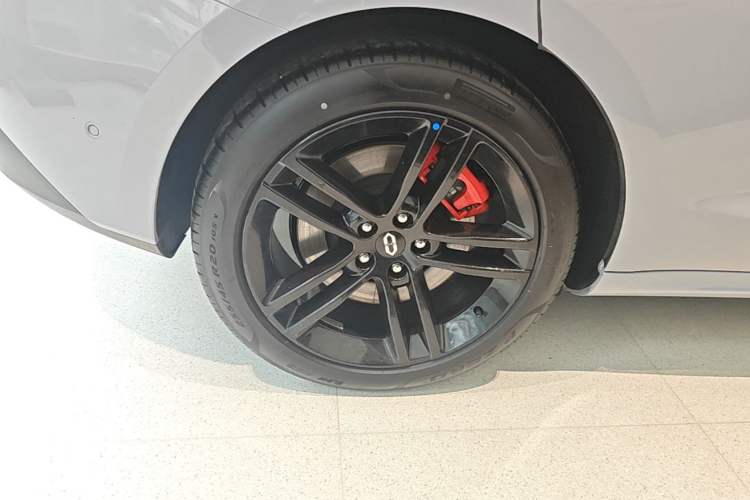 Used Hima AITO M5 2024 Extended-Range Max RS Four-Wheel Drive Advanced Intelligent Driving Version Right Rear Wheel Hub
