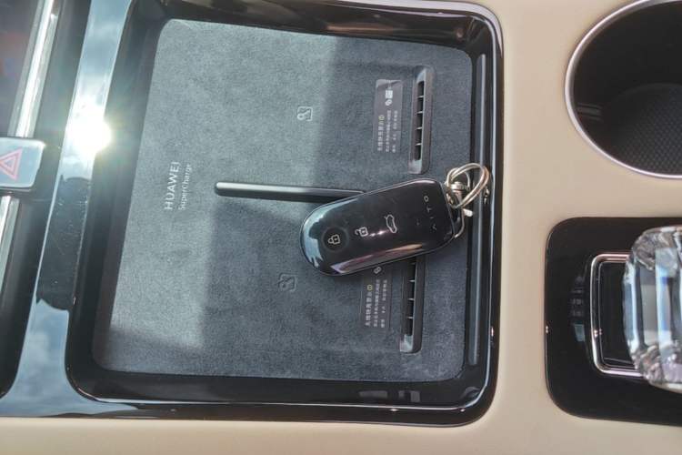 Used Hima AITO M5 2024 Extended-Range Max RS Four-Wheel Drive Advanced Intelligent Driving Version Vehicle Key