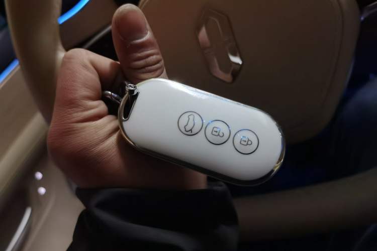 Used Hima AITO M5 2024 Extended-Range Max RS Four-Wheel Drive Advanced Intelligent Driving Version Vehicle Key