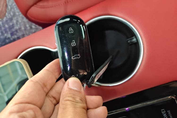Used Hima AITO M5 2024 Extended-Range Max RS Four-Wheel Drive Advanced Intelligent Driving Version Vehicle Key