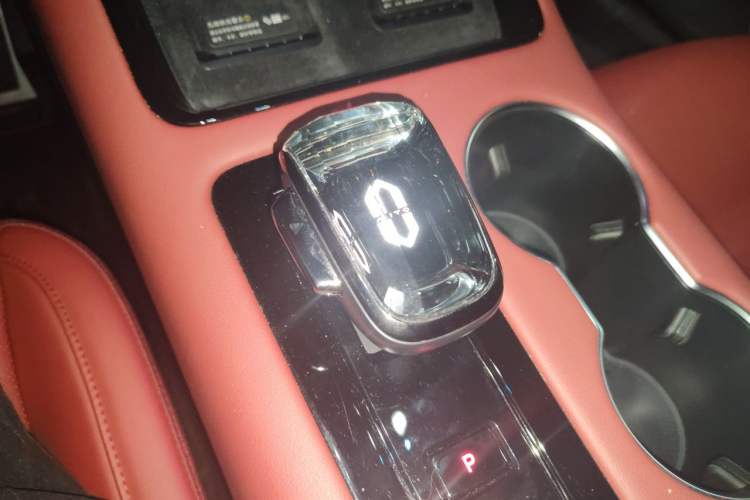 Used Hima AITO M5 2024 Extended-Range Max RS Four-Wheel Drive Advanced Intelligent Driving Version Gear Lever