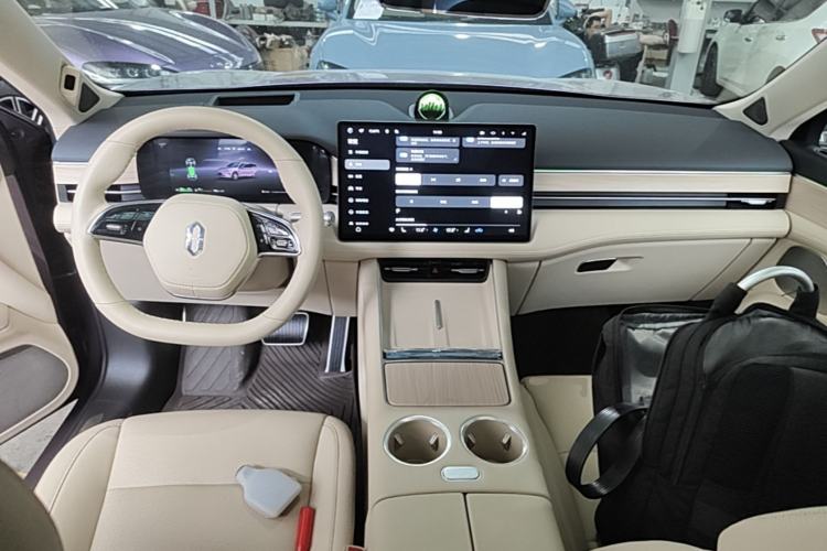 Used Hima AITO M5 2024 Extended-Range Max RS Four-Wheel Drive Advanced Intelligent Driving Version Center Console