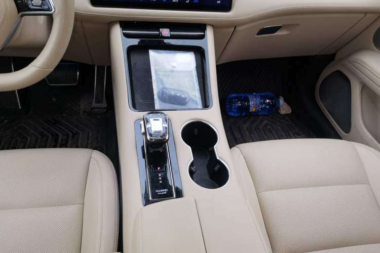 Used Hima AITO M5 2024 Extended-Range Max RS Four-Wheel Drive Advanced Intelligent Driving Version Gear Lever