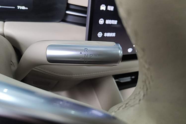 Used Hima AITO M5 2024 Extended-Range Max RS Four-Wheel Drive Advanced Intelligent Driving Version Gear Lever