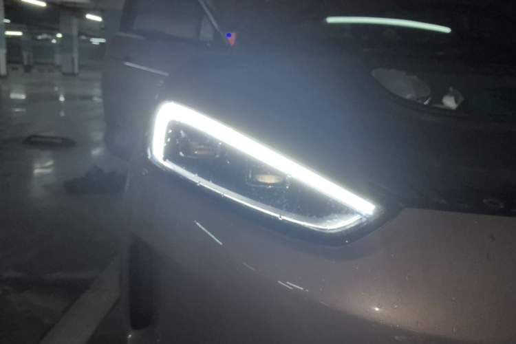 Used Hima AITO M5 2024 All-Electric Max Rear-Drive Advanced Intelligent Driving Version Right Front Headlight