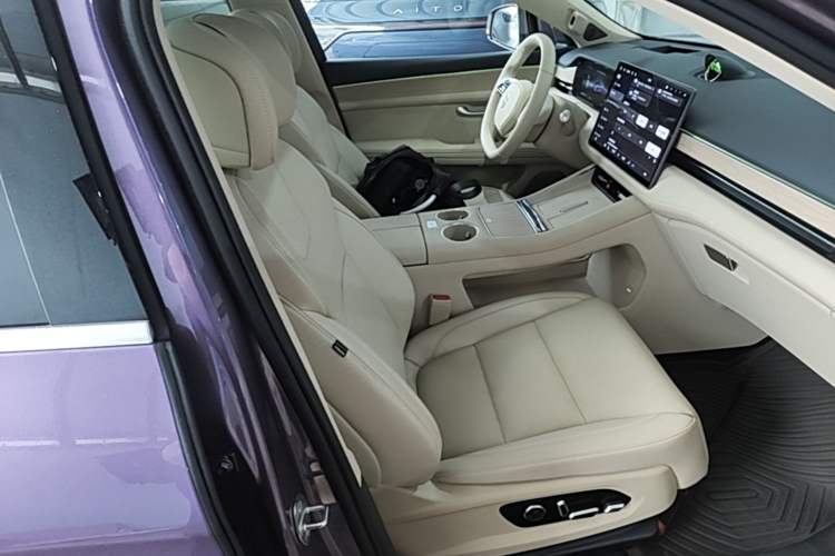 Used Hima AITO M5 2024 Extended-Range Max RS Four-Wheel Drive Advanced Intelligent Driving Version Right Front Seat