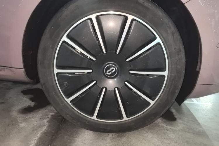 Used Hima AITO M5 2024 All-Electric Max Rear-Drive Advanced Intelligent Driving Version Right Front Wheel Hub