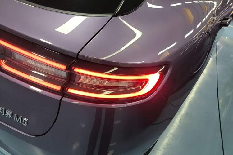 Used Hima AITO M5 2024 Extended-Range Max RS Four-Wheel Drive Advanced Intelligent Driving Version Right Rear Taillight