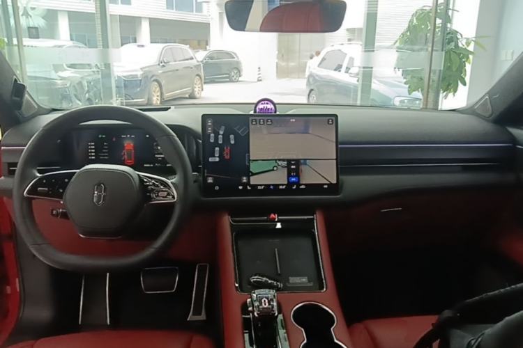 Used Hima AITO M5 2024 Extended-Range Max RS Four-Wheel Drive Advanced Intelligent Driving Version Center Console