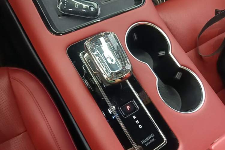 Used Hima AITO M5 2024 Extended-Range Max RS Four-Wheel Drive Advanced Intelligent Driving Version Gear Lever