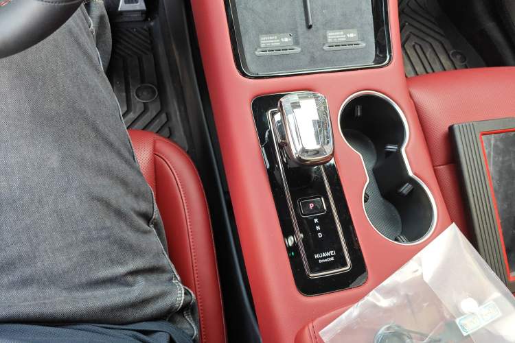 Used Hima AITO M5 2024 Extended-Range Max RS Four-Wheel Drive Advanced Intelligent Driving Version Gear Lever