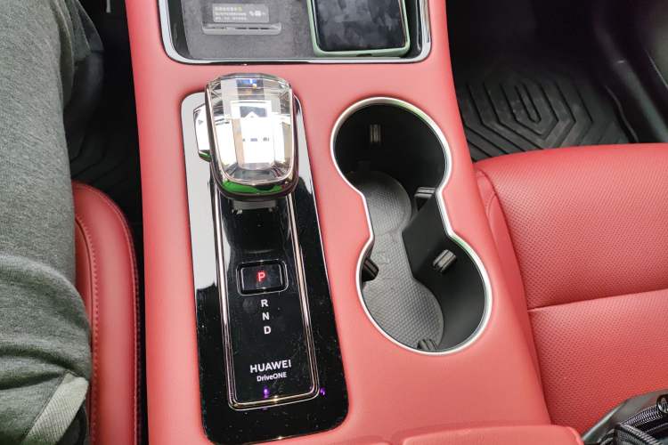 Used Hima AITO M5 2024 Extended-Range Max RS Four-Wheel Drive Advanced Intelligent Driving Version Gear Lever