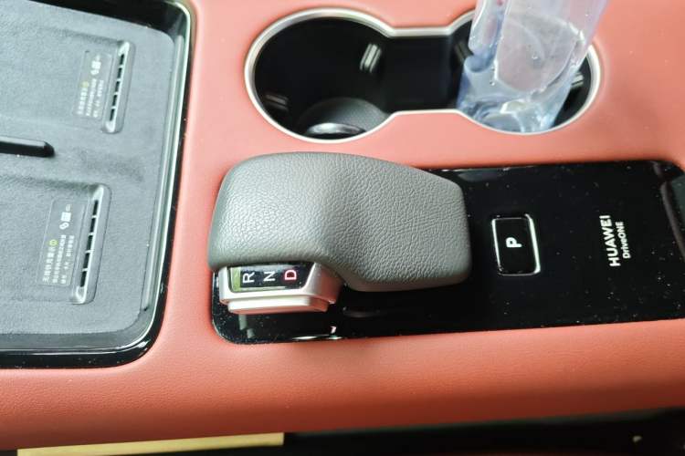 Used Hima AITO M5 2024 Extended-Range Max Rear-Wheel Drive Advanced Intelligent Driving Version Gear Lever