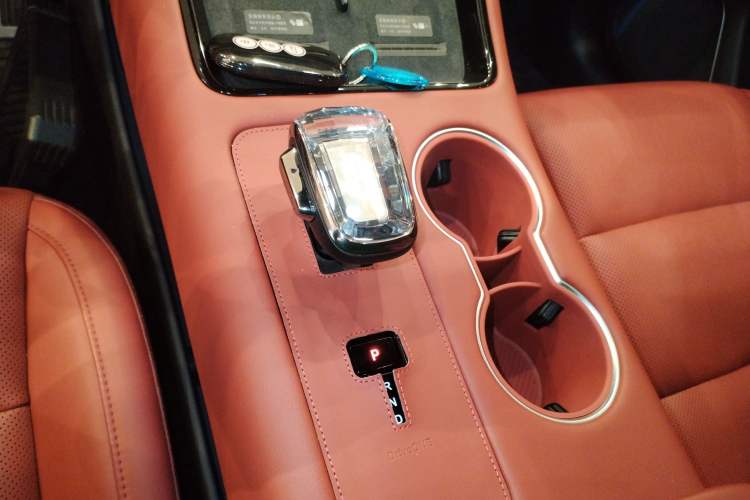 Used Hima AITO M5 2024 Extended-Range Max RS Four-Wheel Drive Advanced Intelligent Driving Version Gear Lever