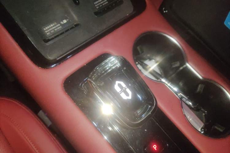 Used Hima AITO M5 2024 Extended-Range Max RS Four-Wheel Drive Advanced Intelligent Driving Version Gear Lever