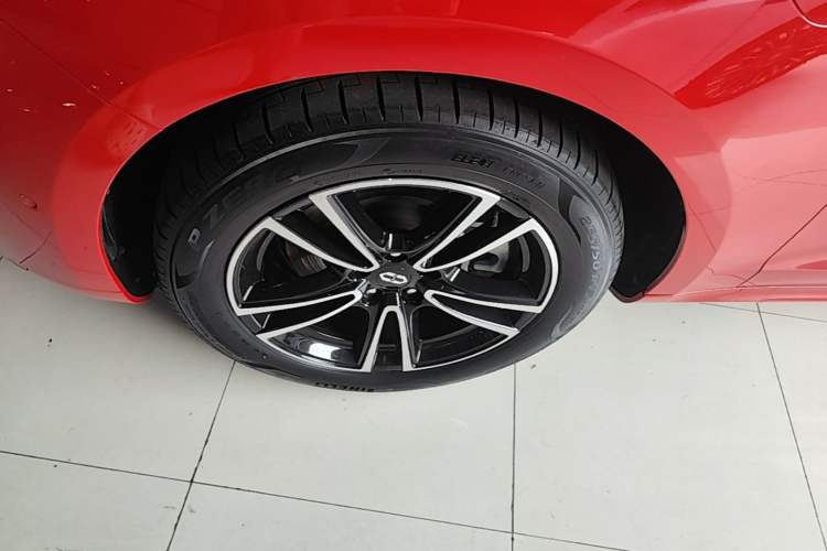 Used Hima AITO M5 2024 Extended-Range Max Rear-Wheel Drive Advanced Intelligent Driving Version Left Front Wheel Hub