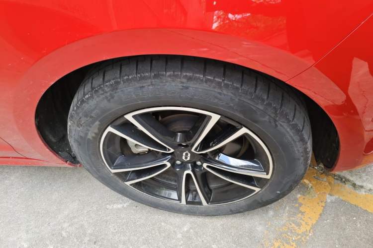 Used Hima AITO M5 2024 Extended-Range Max Rear-Wheel Drive Advanced Intelligent Driving Version Right Front Wheel Hub