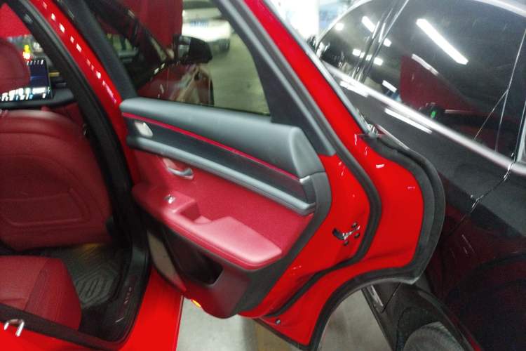 Used Hima AITO M5 2024 Extended-Range Max RS Four-Wheel Drive Advanced Intelligent Driving Version Right Rear Door Interior