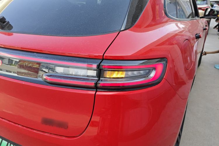 Used Hima AITO M5 2024 Extended-Range Max RS Four-Wheel Drive Advanced Intelligent Driving Version Right Rear Taillight