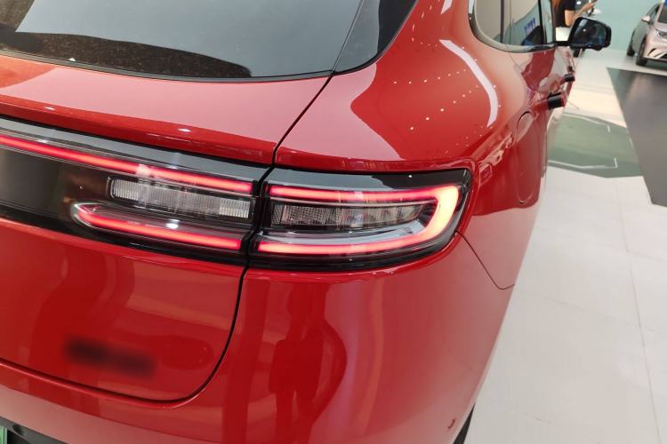 Used Hima AITO M5 2024 Extended-Range Max RS Four-Wheel Drive Advanced Intelligent Driving Version Right Rear Taillight